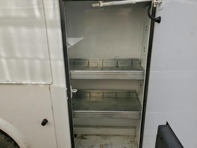 GMC Savana Cutaway G3500 Image 10