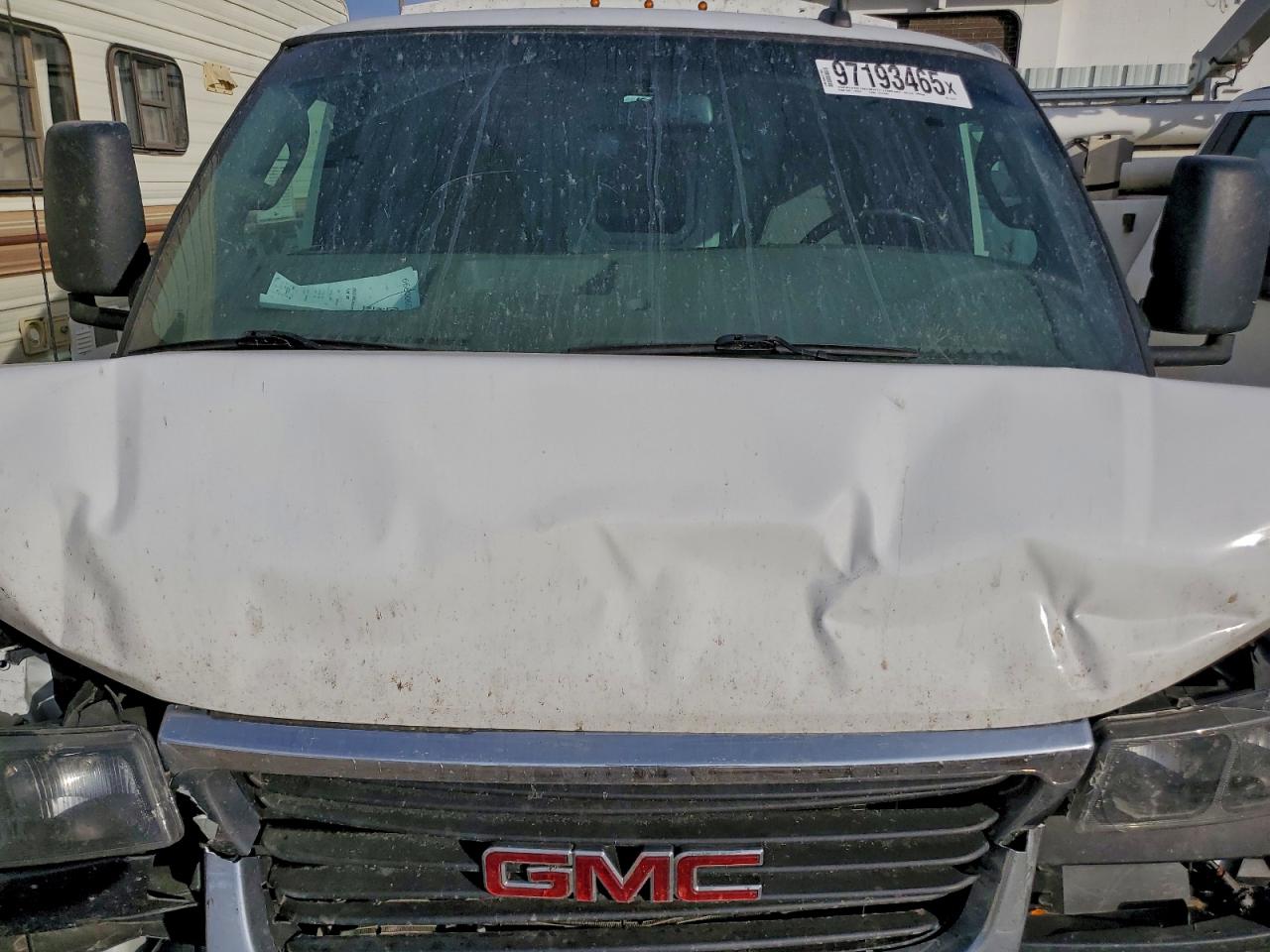 GMC Savana Cutaway G3500 Image 3