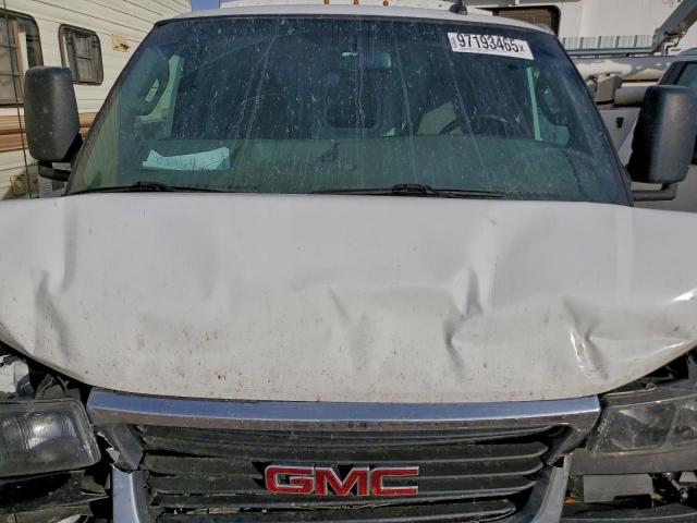 GMC Savana Cutaway G3500 Image 3