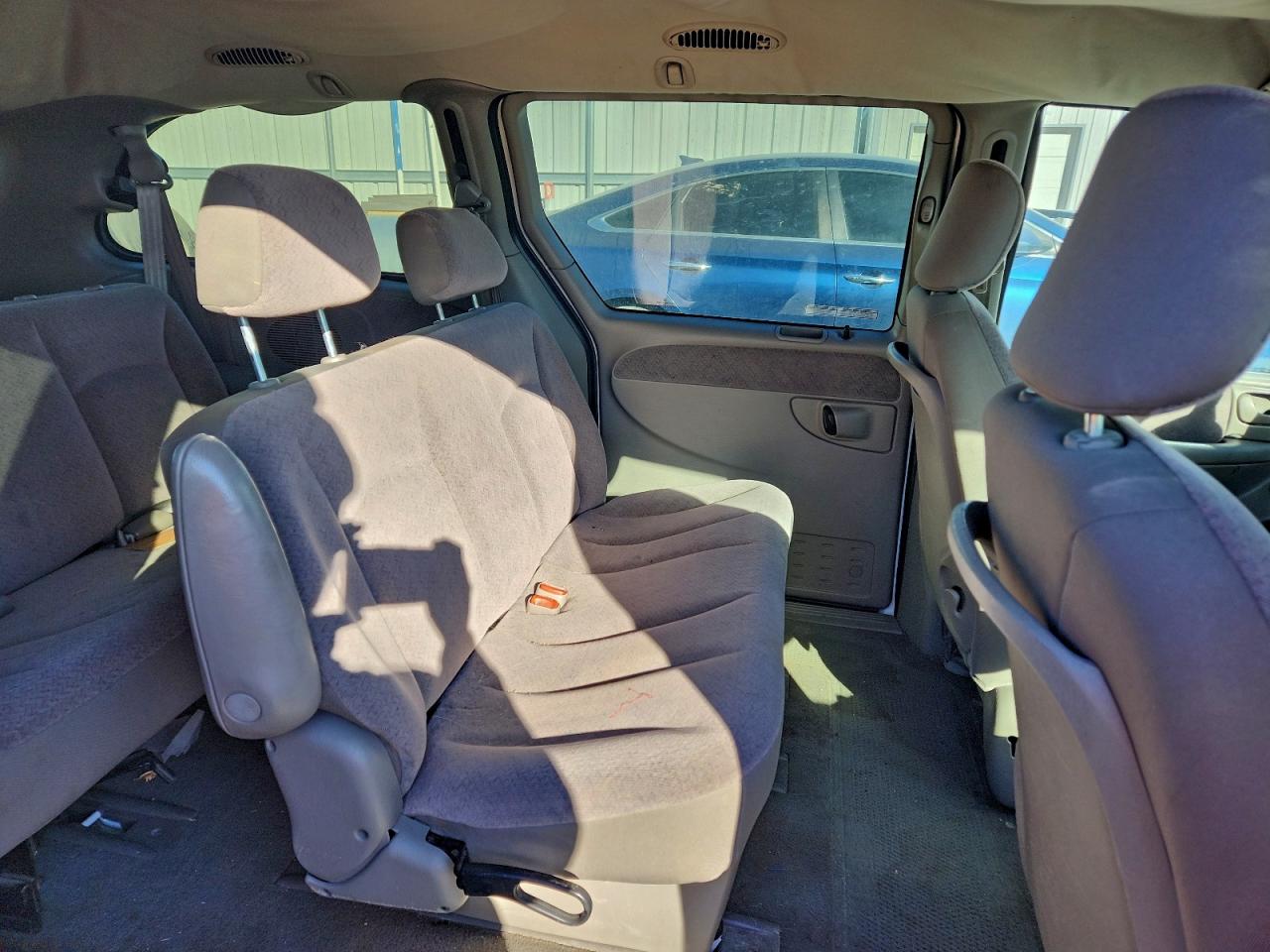 Chrysler Minivan Lx Image 7