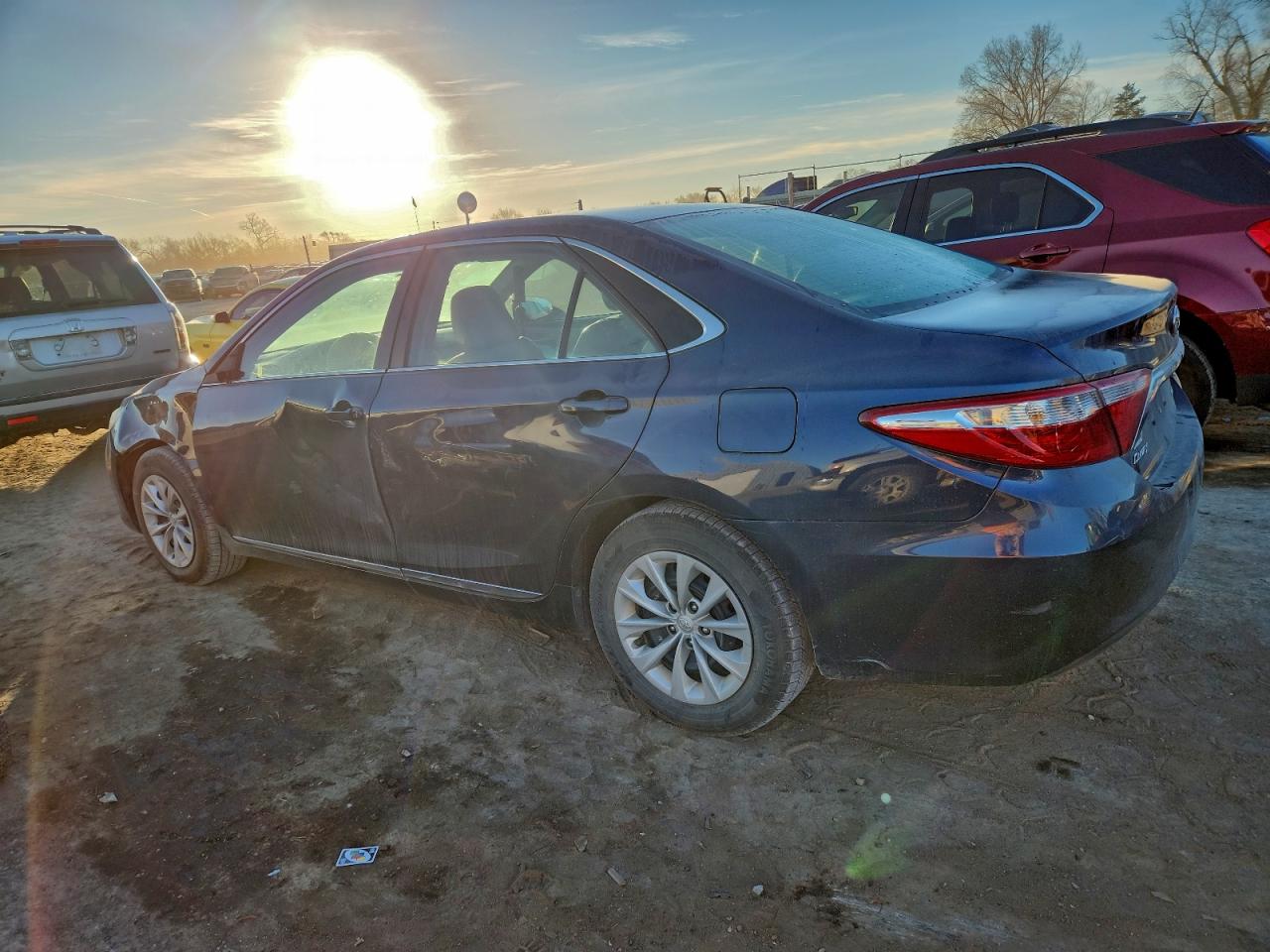 Toyota Camry Le Image 2