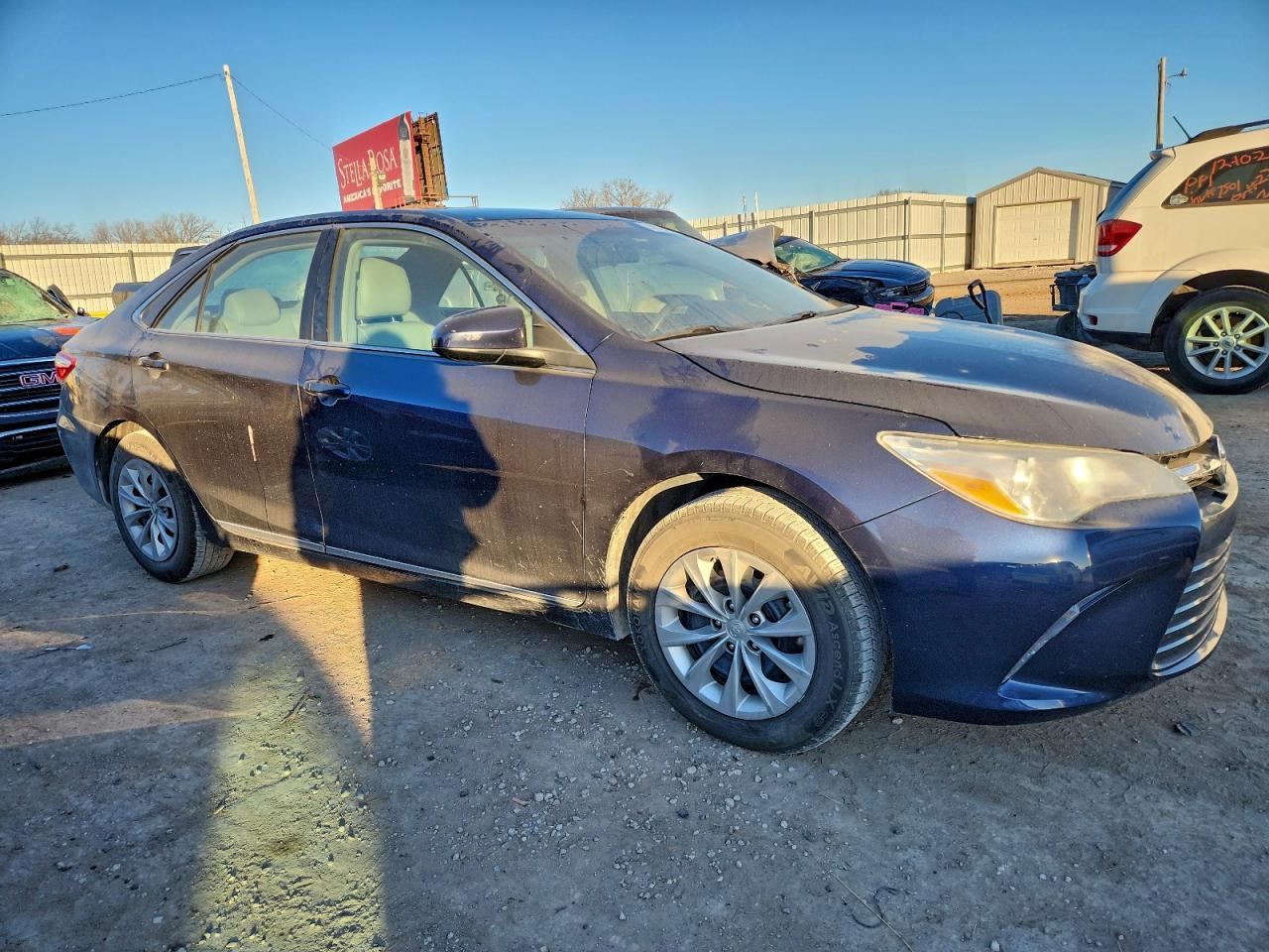 Toyota Camry Le Image 4