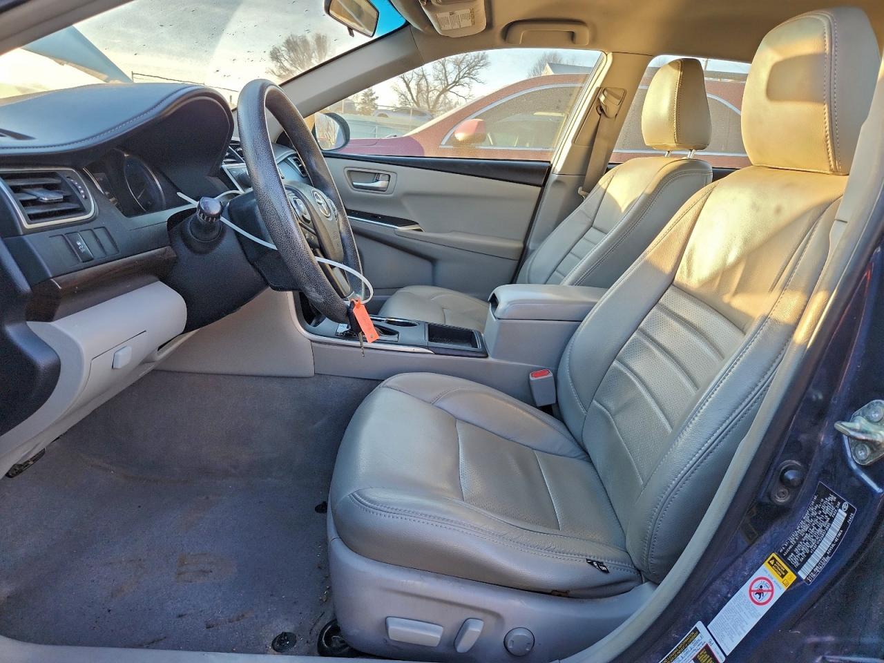 Toyota Camry Le Image 5