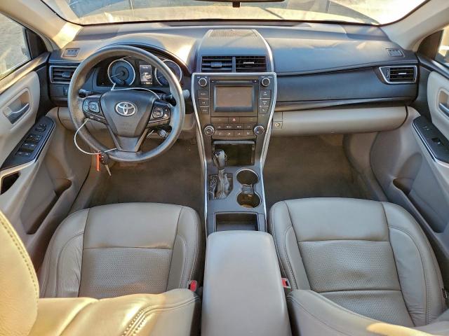Toyota Camry Le Image 9