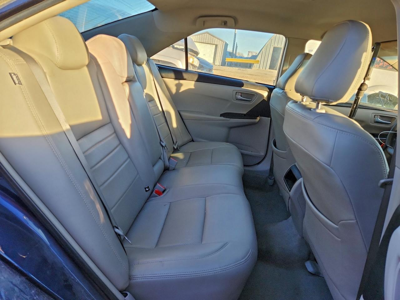 Toyota Camry Le Image 10