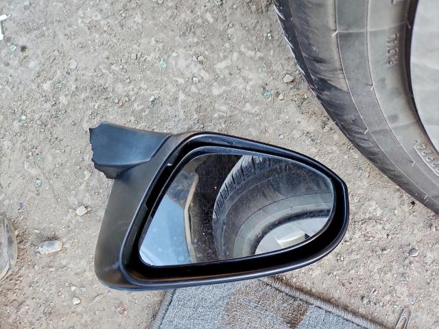 Toyota Camry Le Image 8