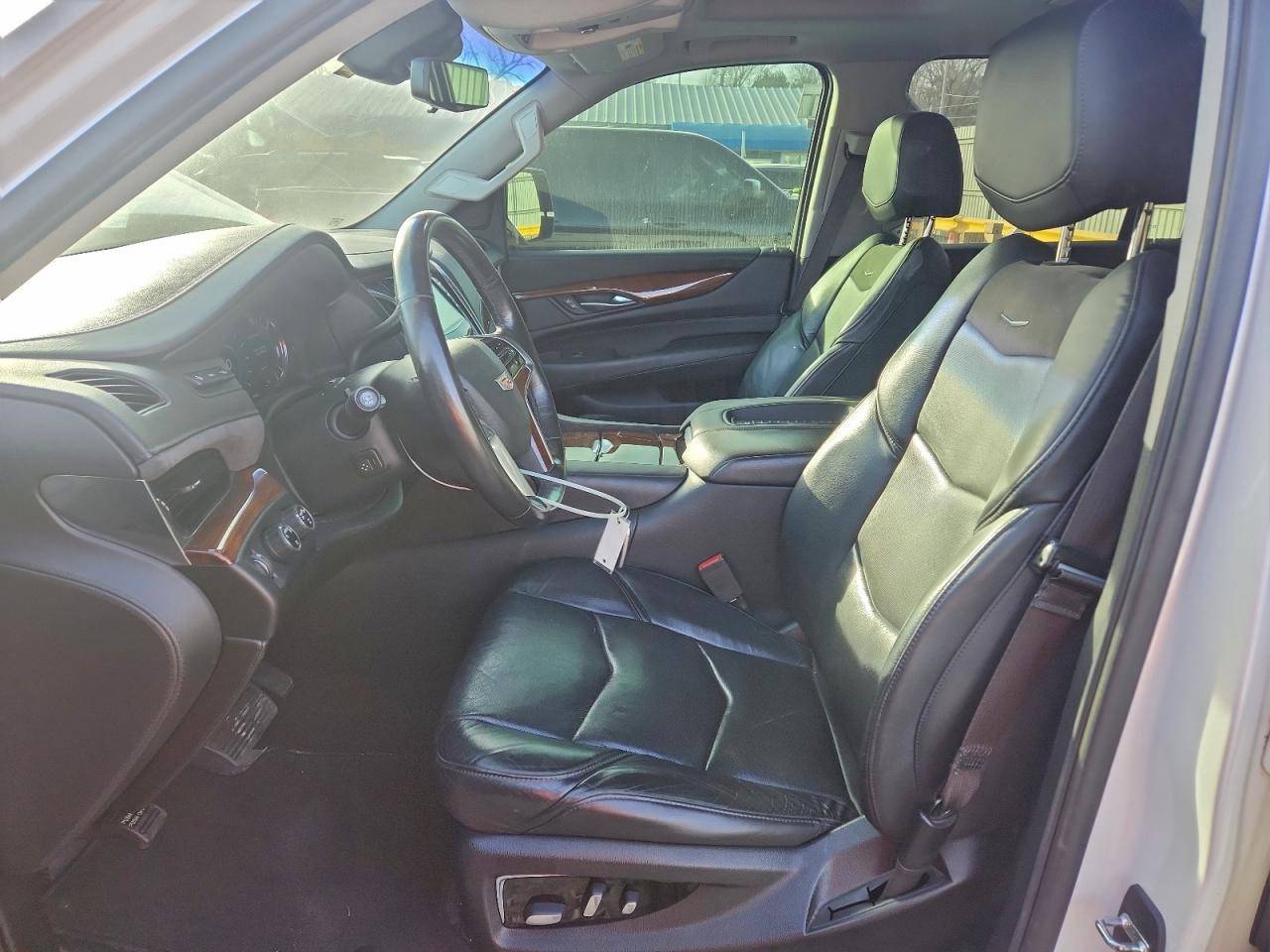 Cadillac Escalade Esv Luxury Image 2