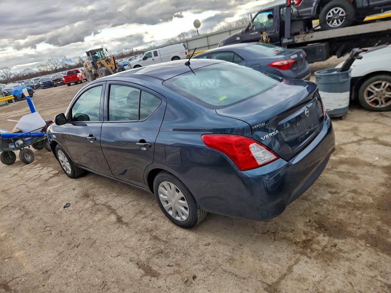 Nissan Versa S Image 2