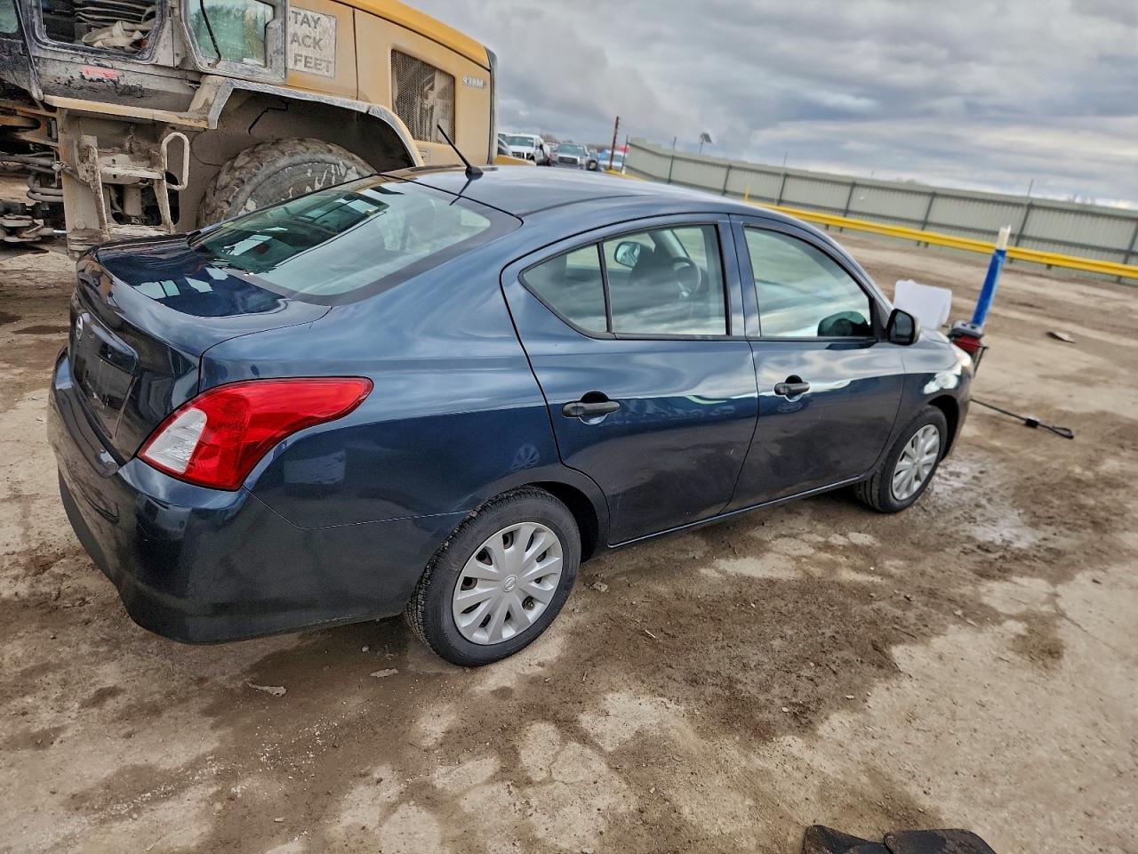 Nissan Versa S Image 9
