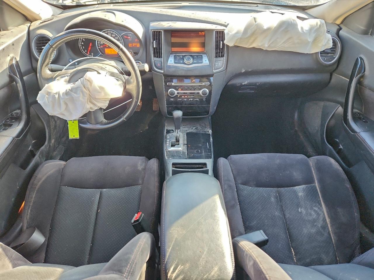 Nissan Maxima S Image 11