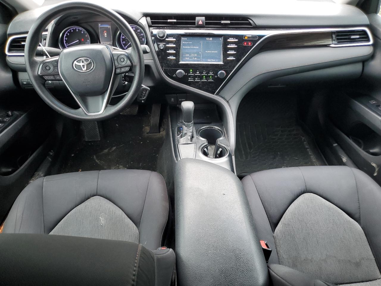 Toyota Camry L Image 8