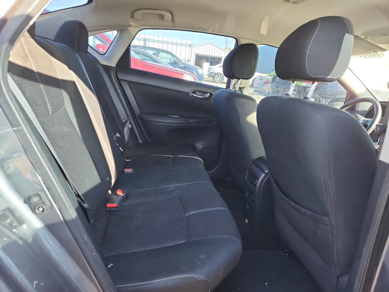 Nissan Sentra S Image 7