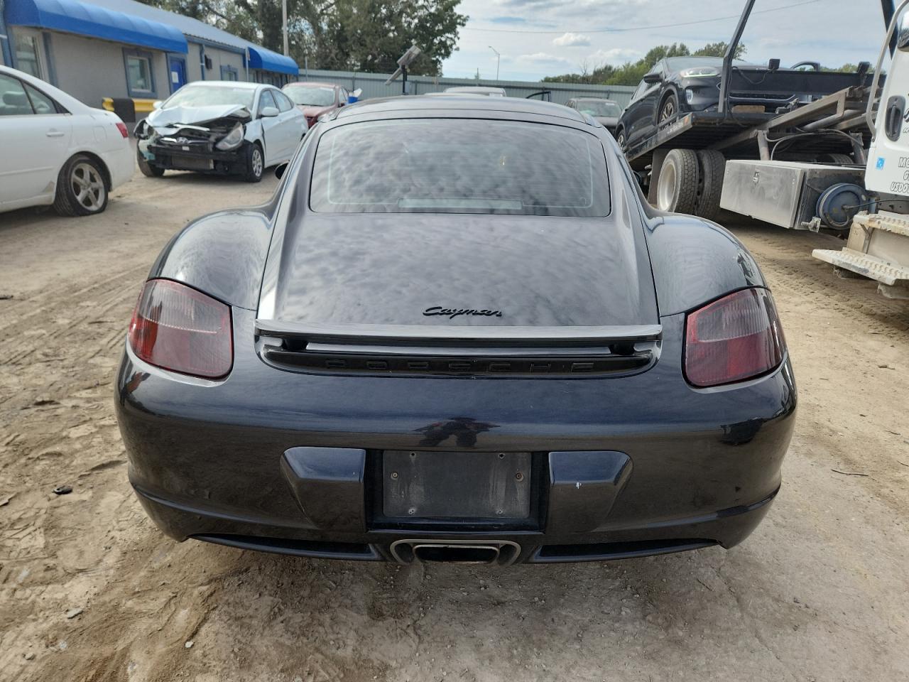 Porsche Cayman Image 4