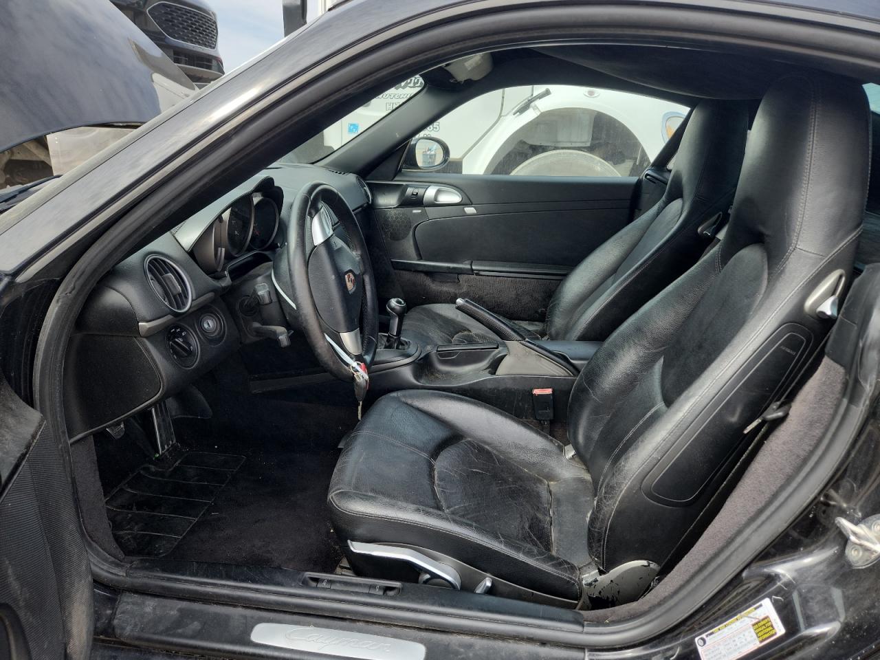 Porsche Cayman Image 10