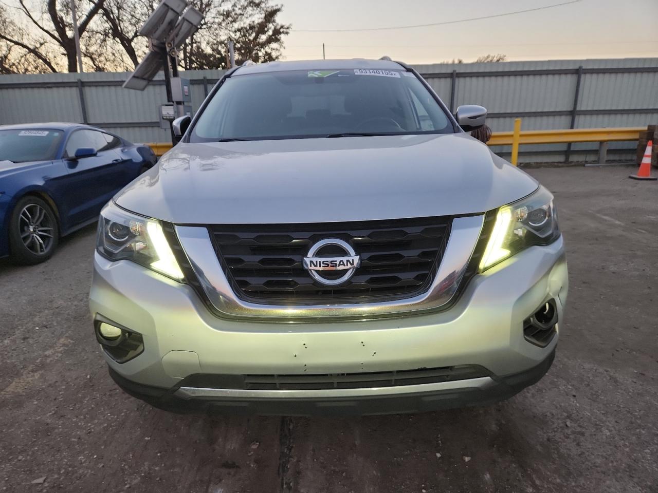 Nissan Pathfinder S Image 12