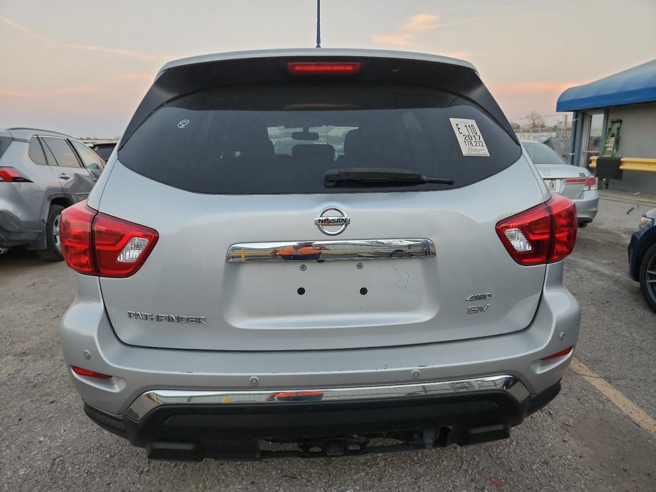 Nissan Pathfinder S Image 4