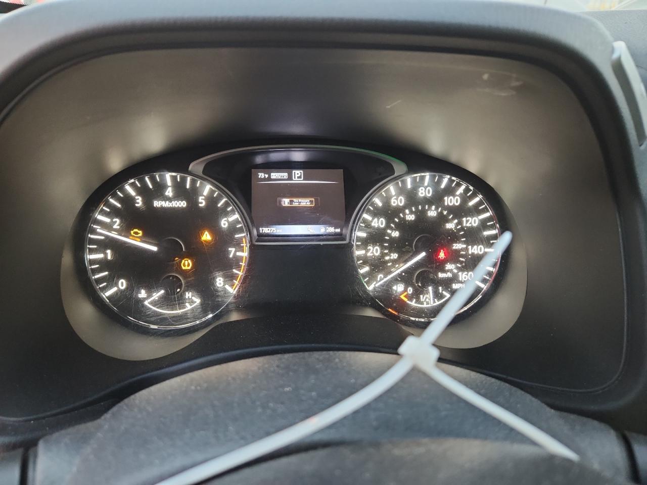 Nissan Pathfinder S Image 6